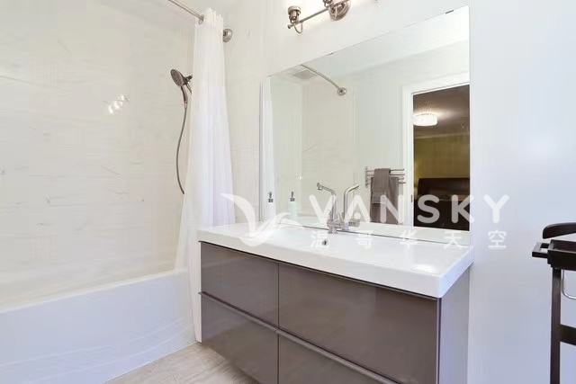 260313164625_photo4 Master bedroom bathroom.jpg